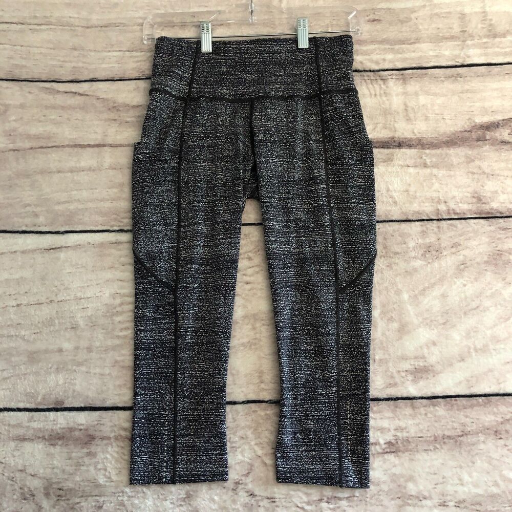 Lululemon Leggings 6 White Black Fast Free Crop ll Nulux 19" Salt Alpine Rare